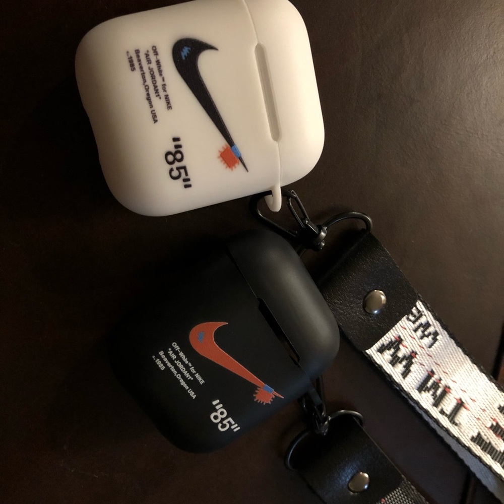 AirPod protective case - Picture 3 of 6